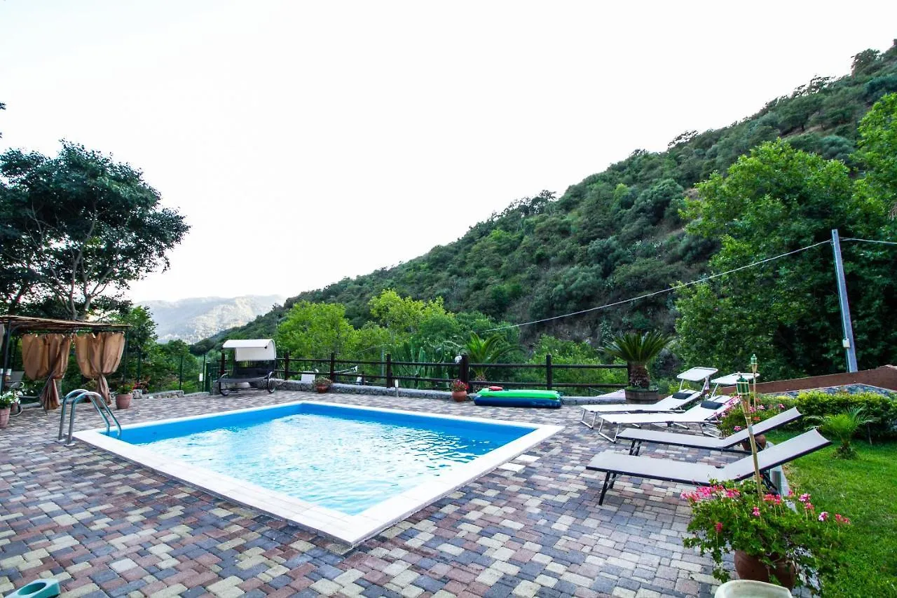 Le Muse Country House - Gole Alcantara Motta Camastra 0*,