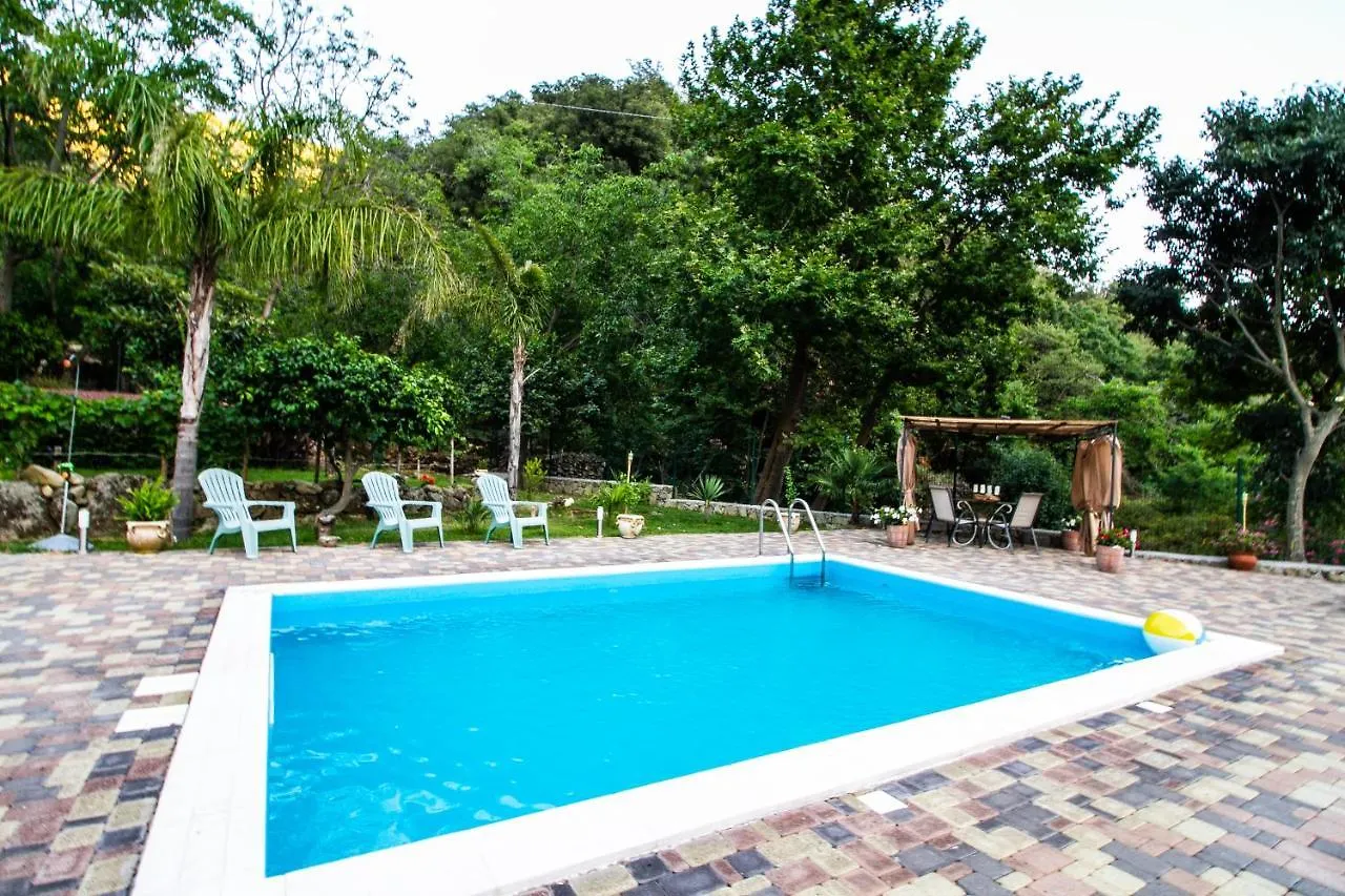 Le Muse Country House - Gole Alcantara Motta Camastra