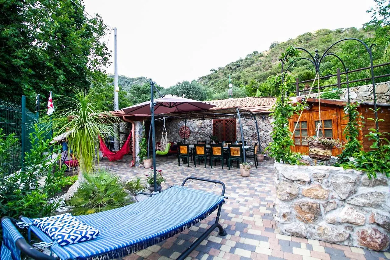 Le Muse Country House - Gole Alcantara Motta Camastra Lodge