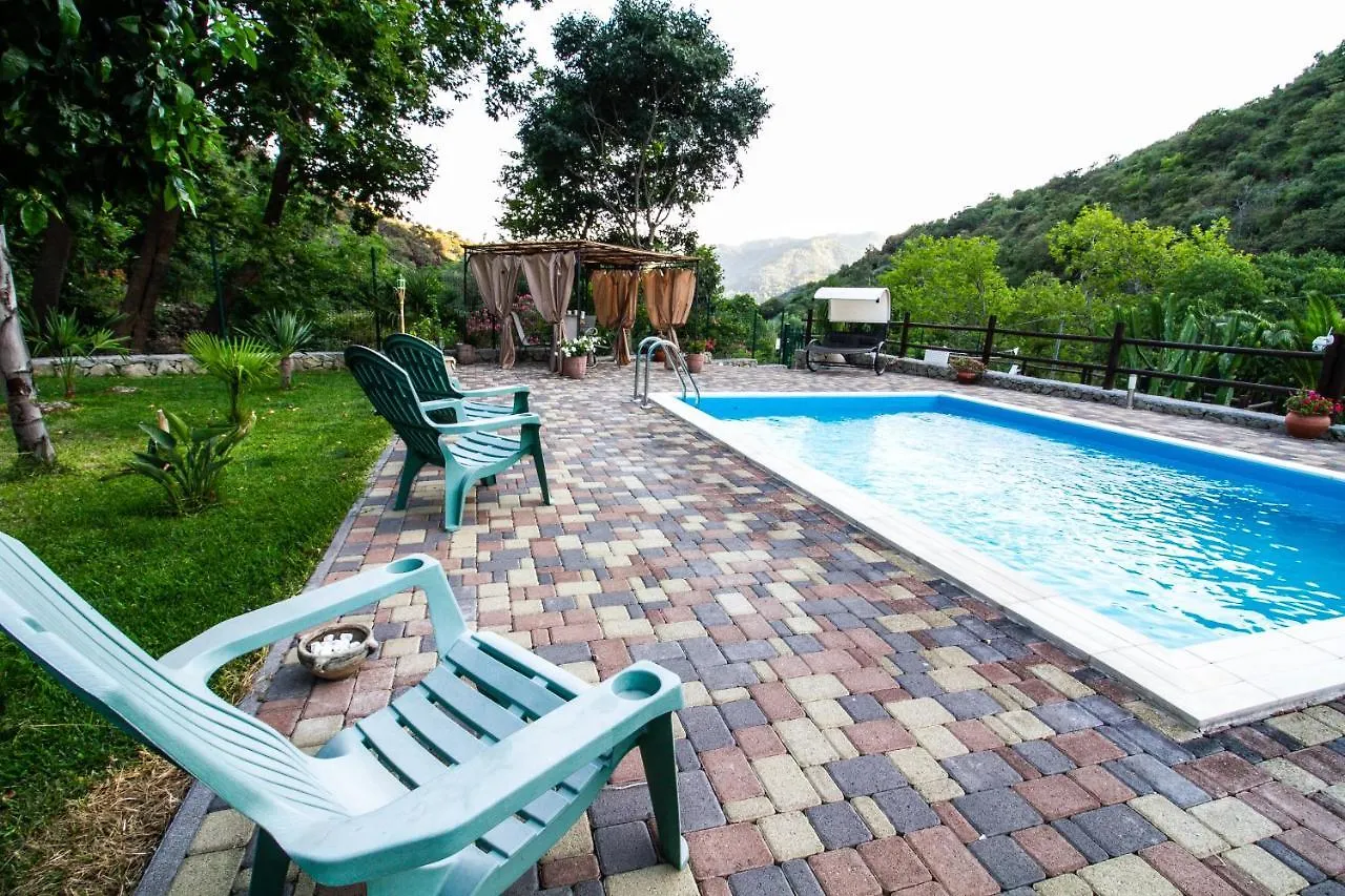 Le Muse Country House - Gole Alcantara Motta Camastra