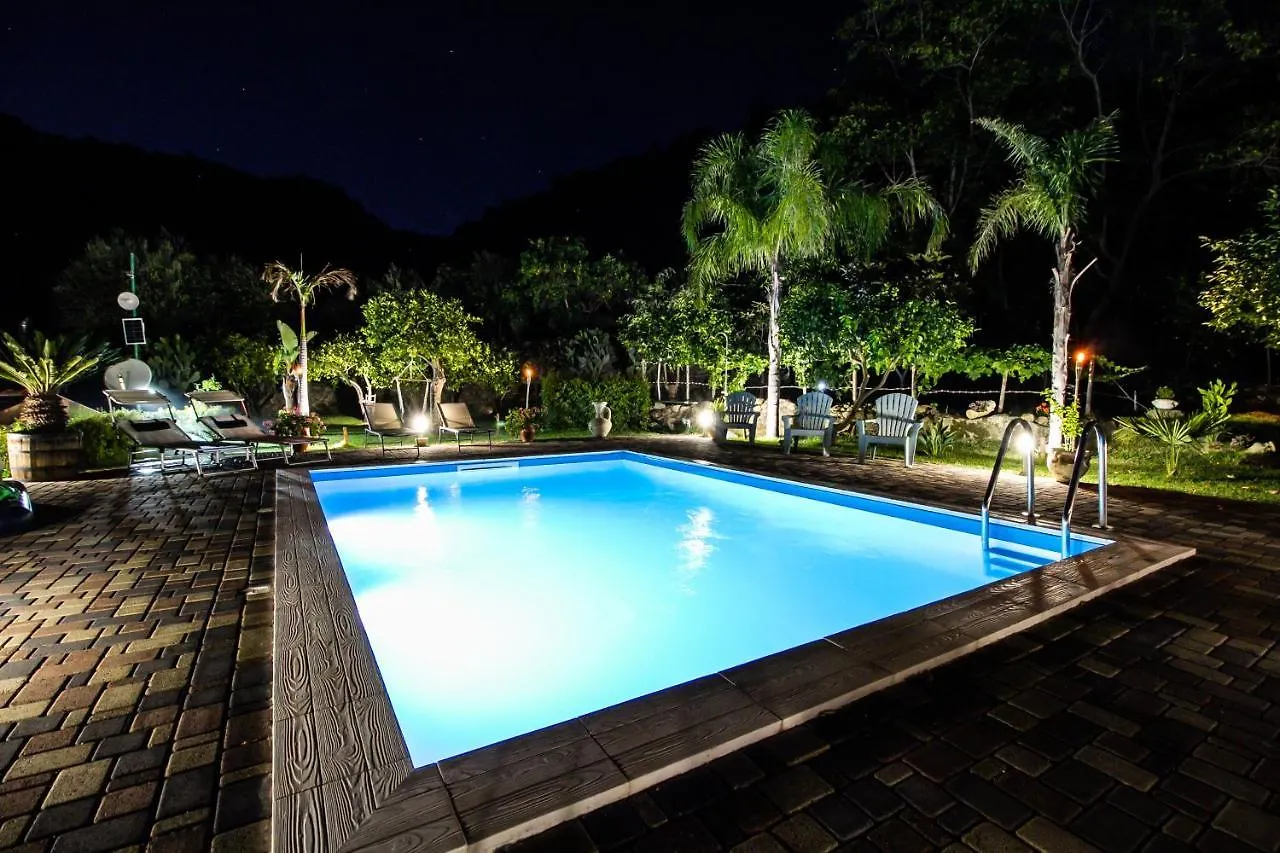 Le Muse Country House - Gole Alcantara Motta Camastra Orman Evi